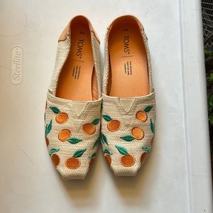 TOMS SIZE 6 ORANGE DETAILS SLIDE ONS